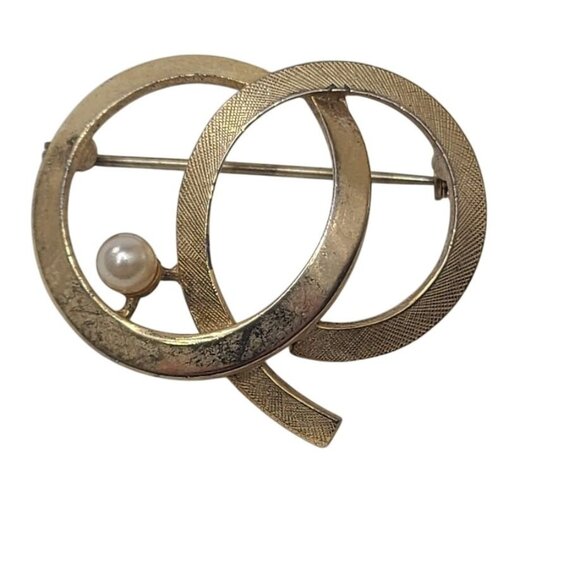 Unbranded Jewelry - Vintage Gold Tone Open Double Circle Loop Brooch Pin with Faux Pearl
